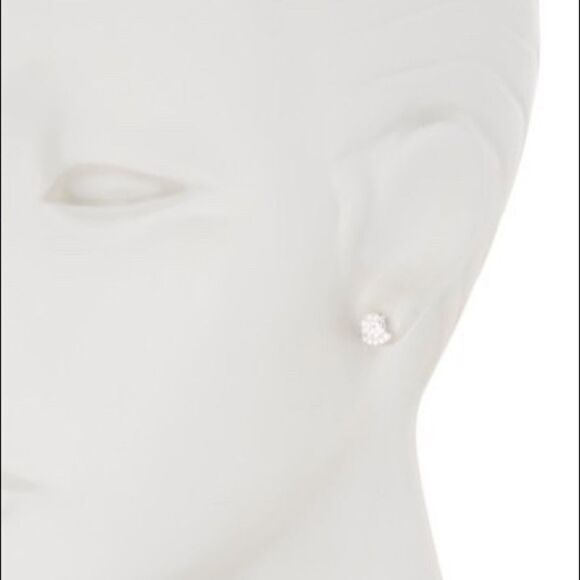 ✨ Crislu
Platinum Vermeil Half Halo Stud Earrings✨ - Picture 1 of 7